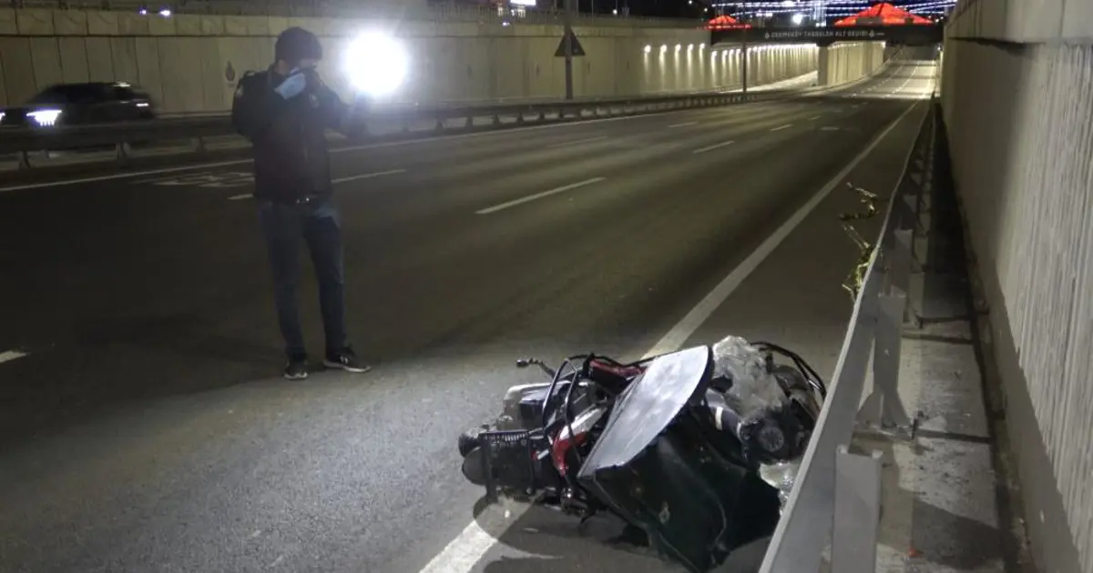 Trafikte makas faciası. Otomobilin çarptığı motokurye yaşamını yitirdi