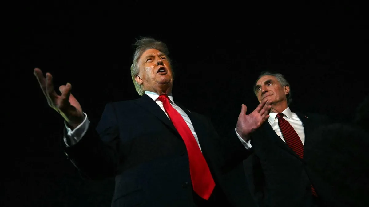 Trump’tan Fransa’ya yüzde 200 gümrük vergisi tehdidi! | Davos’ta Grönland mesajı: “Danimarka koruyamıyor”