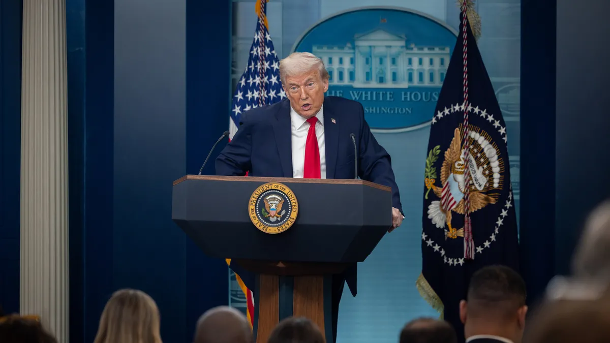 Trump’tan suikast resti: Bir şey olursa İran’ı haritandan sileriz