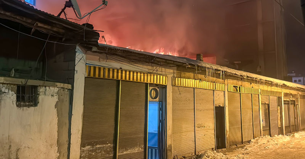 Van’da korkutan yangın: 5 iş yeri yandı
