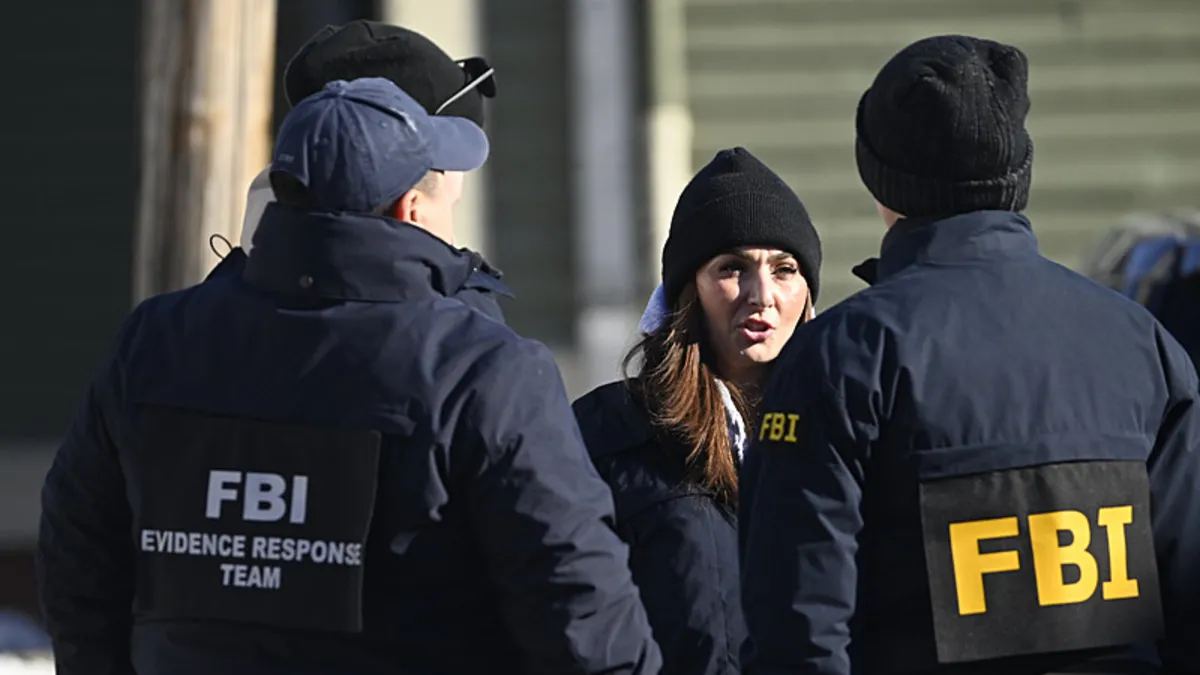 Washington Post muhabiri Hannah Natanson’ın evine FBI baskını! Yemek kutusunun içinde gizli belgeler