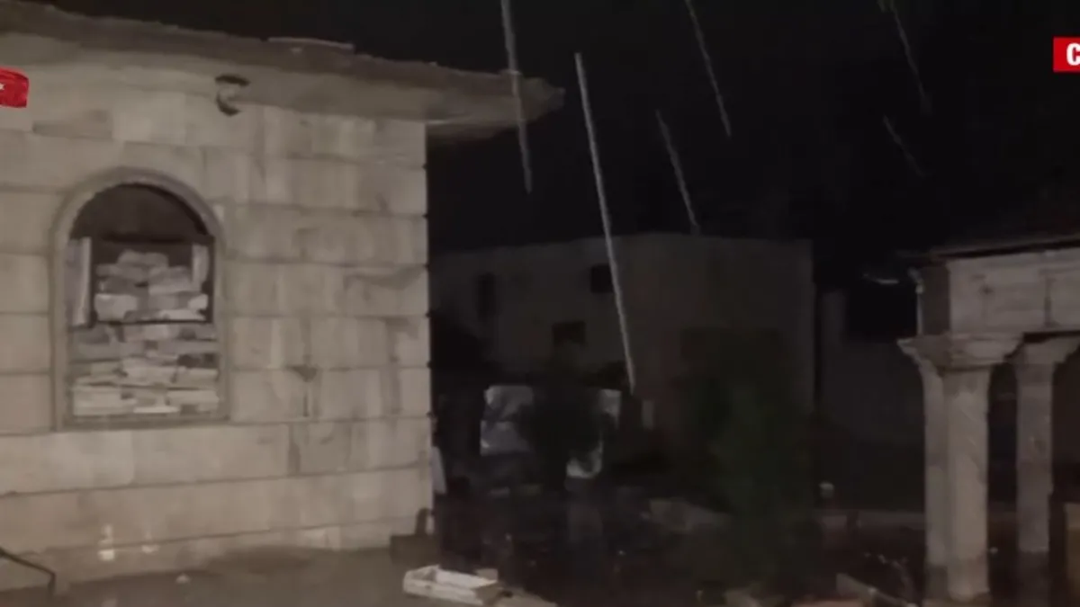 YPG/SDG’li teröristler camiyi cephaneliğe çevirdi! A Haber ekibi El Hasan Camii’ni di