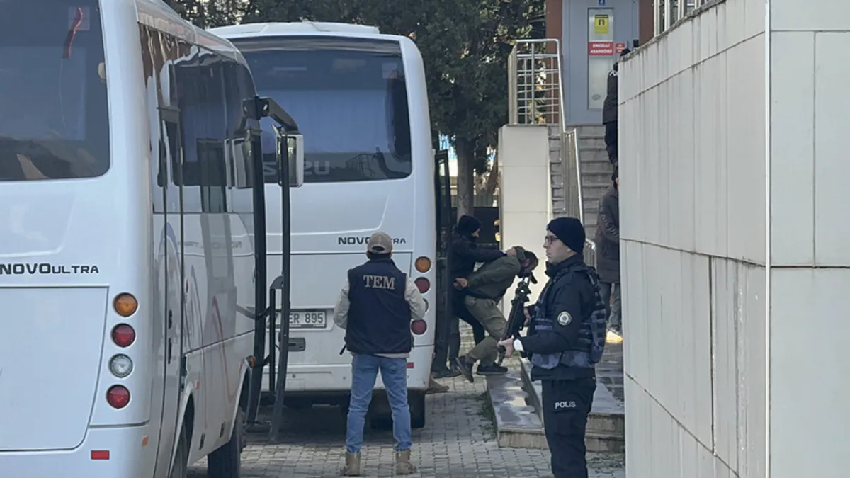 Yalova’da DEAŞ operasyonunda yakalanan 25 şüpheli adliyeye sevk edildi