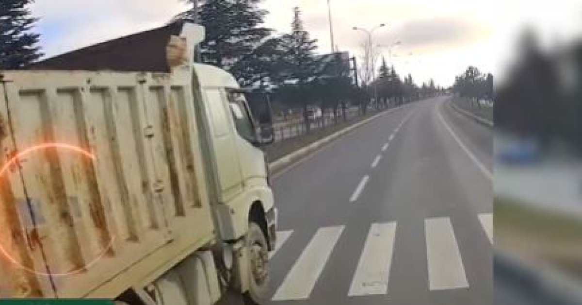 Yaya geçidinde facianın eşiğinden dönüldü!