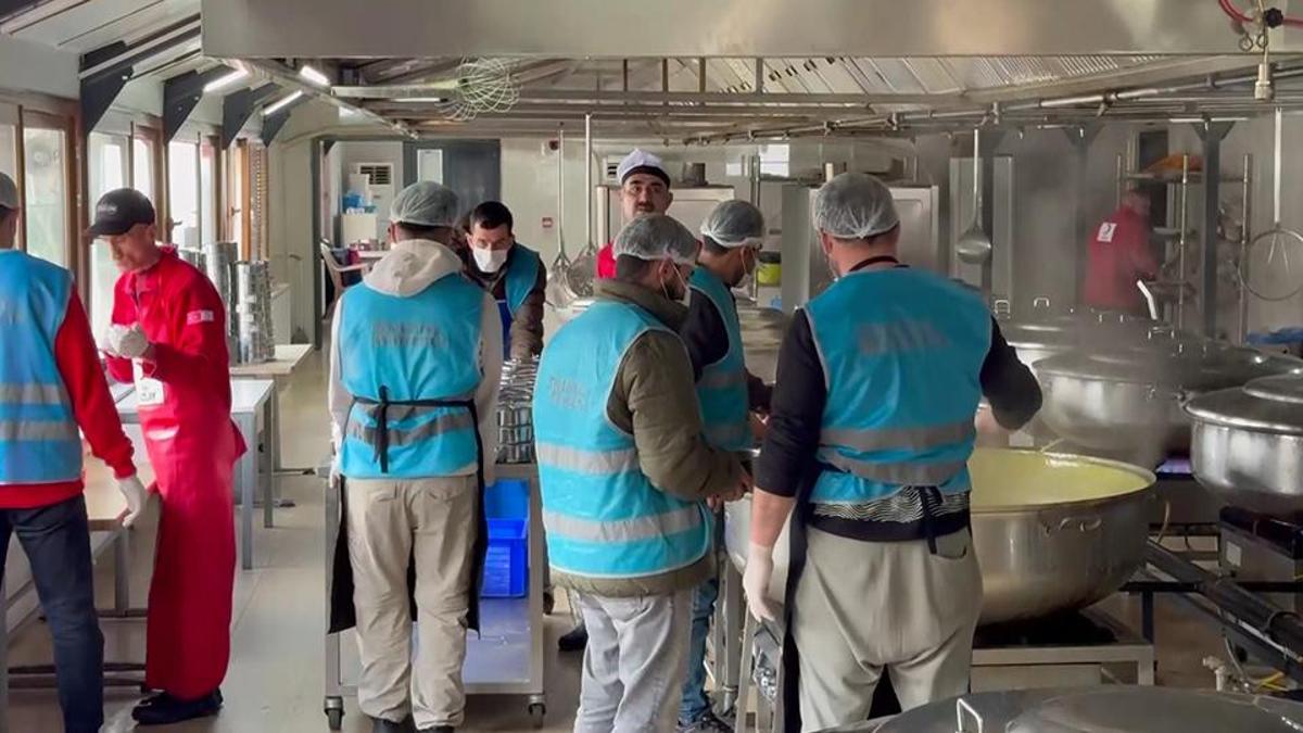 “Topluma Hizmet, Geleceğe Umut” projesi hayata geçti… 20 gönüllü mahkum mutfakta