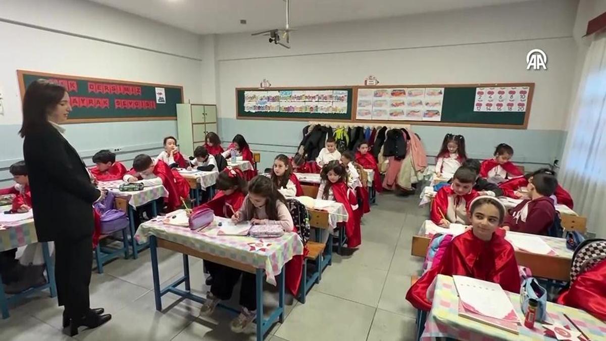 18 milyon öğrenci bayrak temasıyla ders başı yaptı