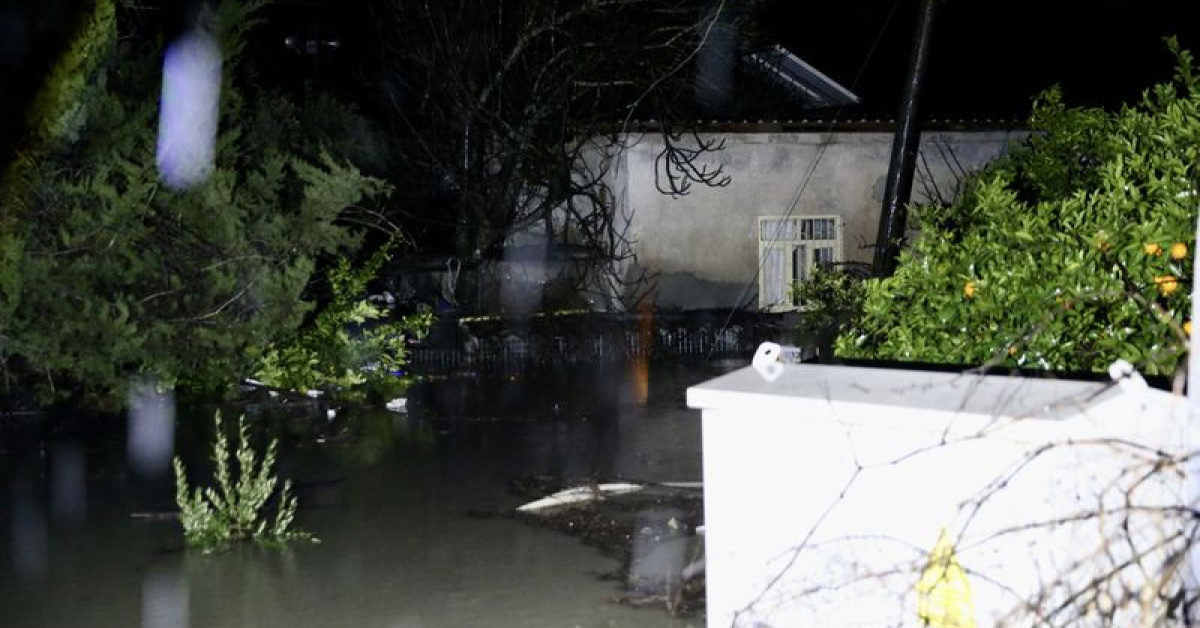 3 ilde şiddetli sağanak: Evleri, barınakları su bastı