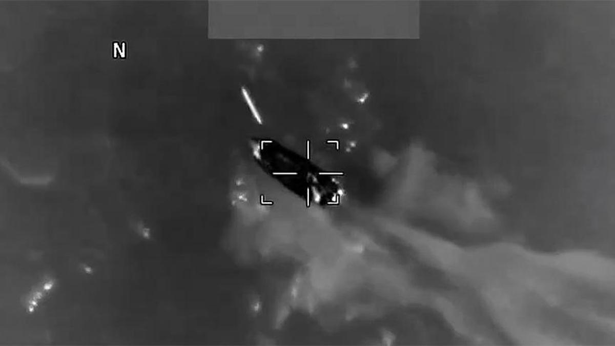 ABD ordusundan Karayipler’de operasyon! Uyuşturucu taşıdığı iddia edilen tekne vuruldu