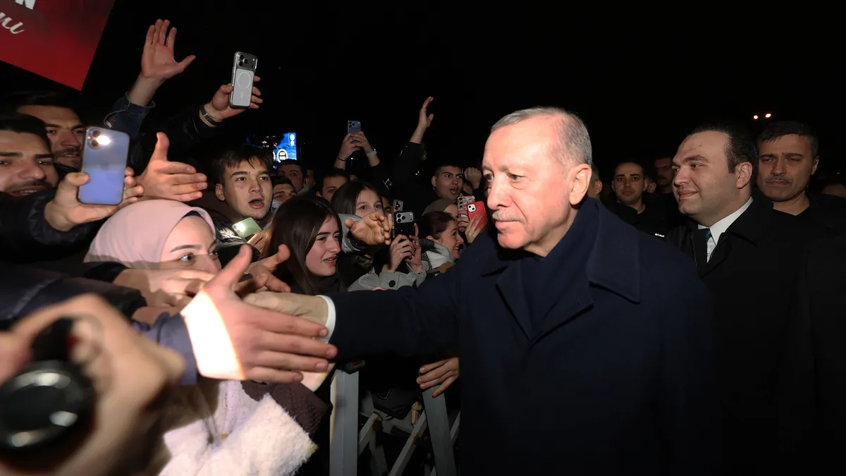 AK Parti Gençlik Kolları’ndan Başkan Erdoğan’a sürpriz: İlle de sen