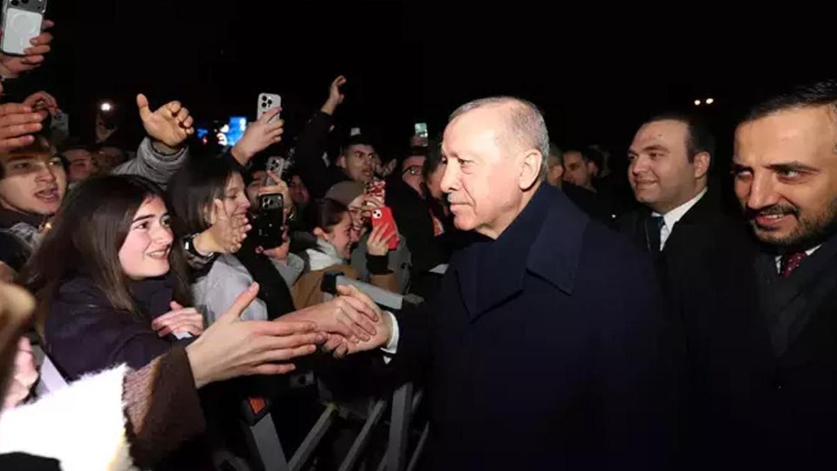 AK Parti’li gençler Cumhurbaşkanı Erdoğan’ın doğum gününü kutladı