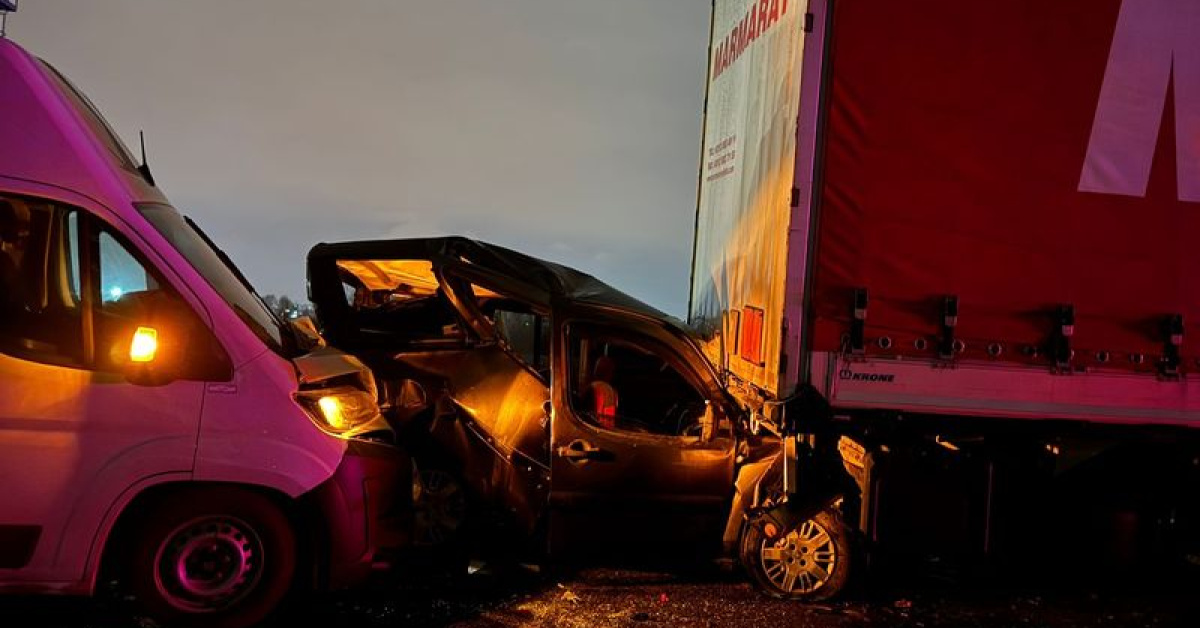 Anadolu Otoyolu’nda 17 araç kazaya karıştı: 7 yaralı