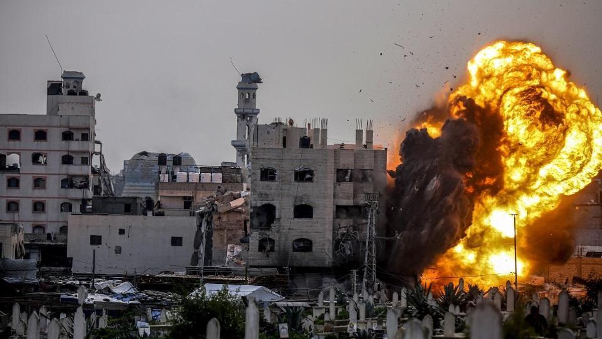 Ateşkese rağmen saldırılar sürüyor: İsrail Gazze’de bir binayı böyle vurdu!