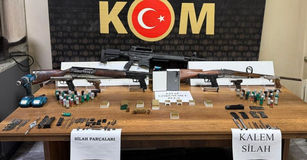 Atölyeye çevrilen evde kalem görünümlü silahlar ele geçirildi