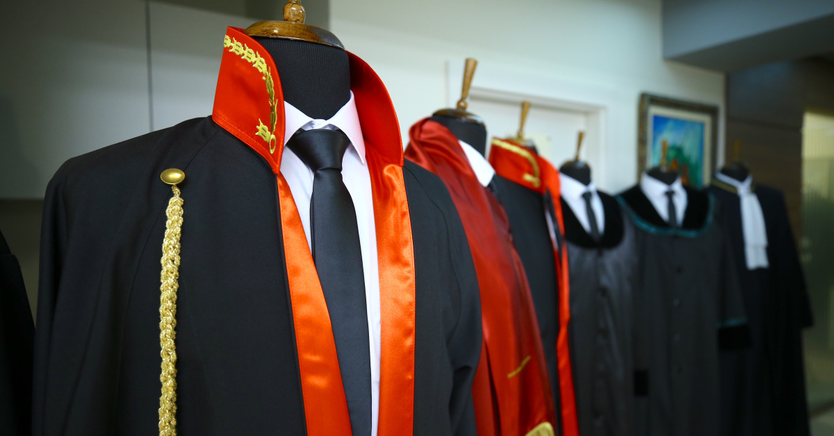 Avukat hakime saldırdı!