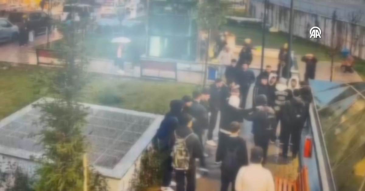 Bağcılar’da metro çıkışında dehşet. Bıçaklanan kişinin ailesini tehdit eden 3 kişi tutuklandı