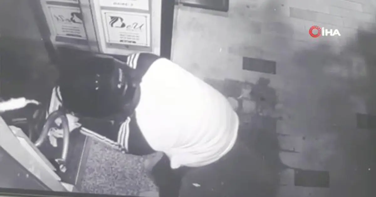 Bakırköy’de polis alarma geçti: İş merkezi girişine el bombası asıldığı anlar kamerada