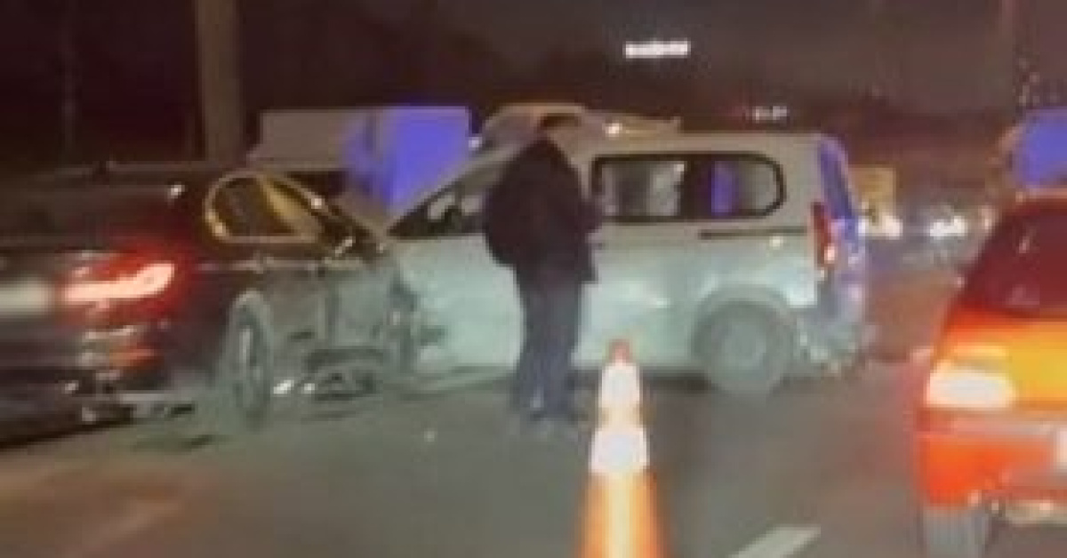 Başakşehir’de 5 araçlık zincirleme kaza: 5 yaralı