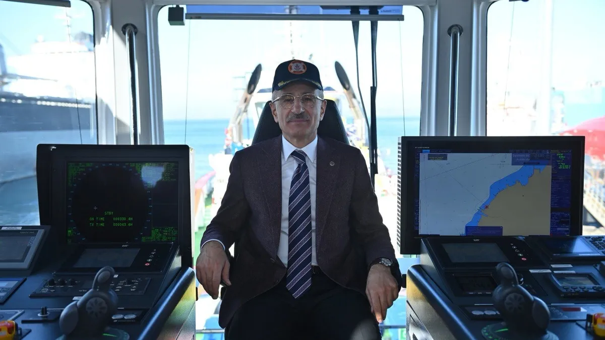 Boğazlarda dijital takip dönemi! Bakan Uraloğlu NAVDAT projesini tanıttı