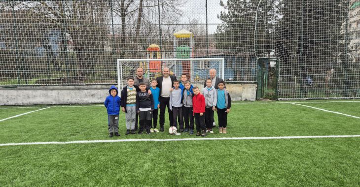 Büyükorhan’daki halı saha sil baştan yenilendi