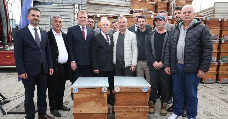 Büyükşehir’den arıcılara kovan desteği