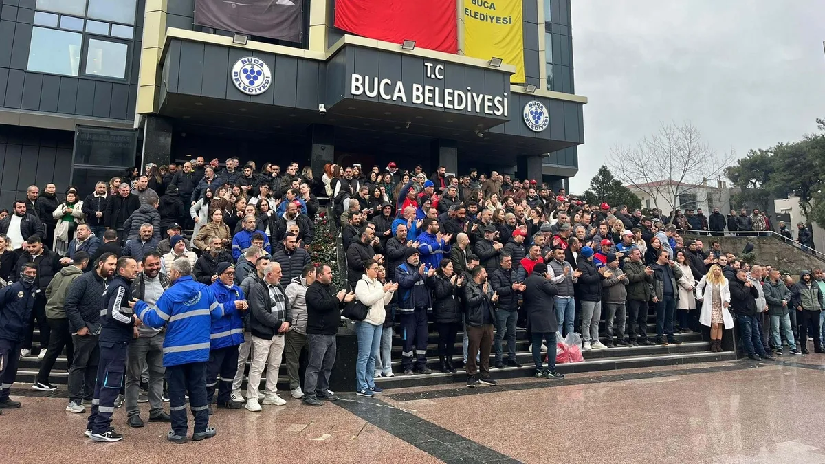 CHP’li Buca Belediyesi’nde maaş krizi büyüyor! 2 bin belediye çalışanı grevde