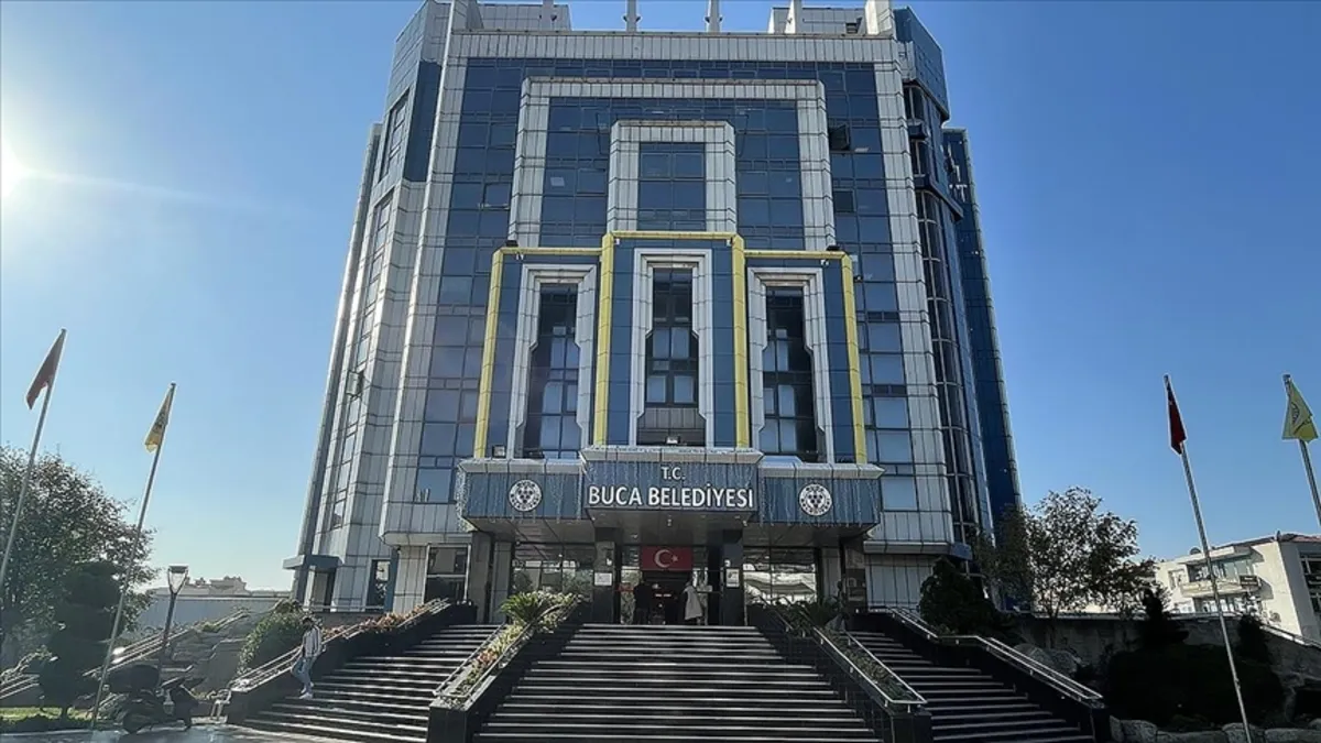 CHP’li Buca Belediyesi’ne yolsuzluk operasyonu! 25 şüpheli yakalandı