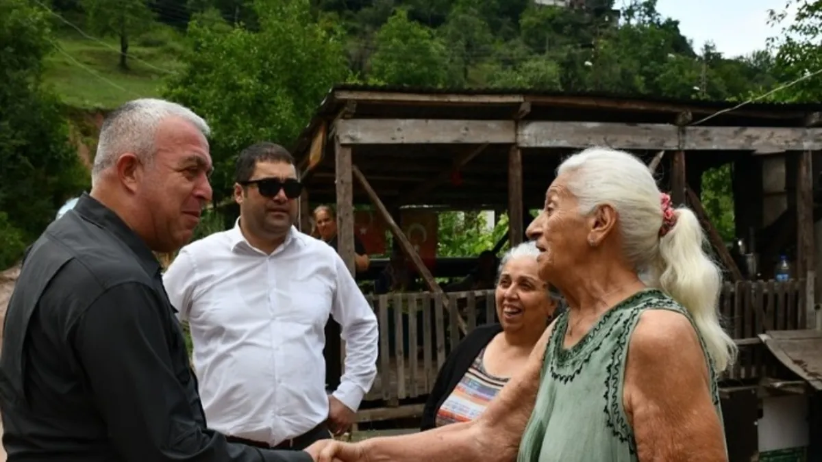 CHP’li belediye başkan yardımcısı Ahmet Soysal alkol alıp aracıyla direğe vurdu