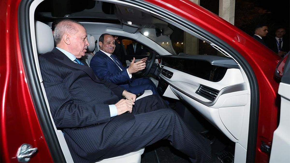 Cumhurbaşkanı Erdoğan, Sisi’ye Togg hediye etti