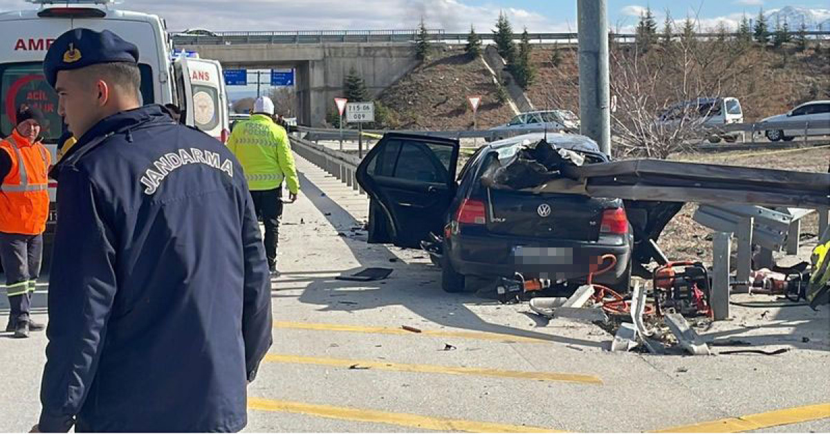 Dehşet! Anne ve baba öldü çocuk yaralı!