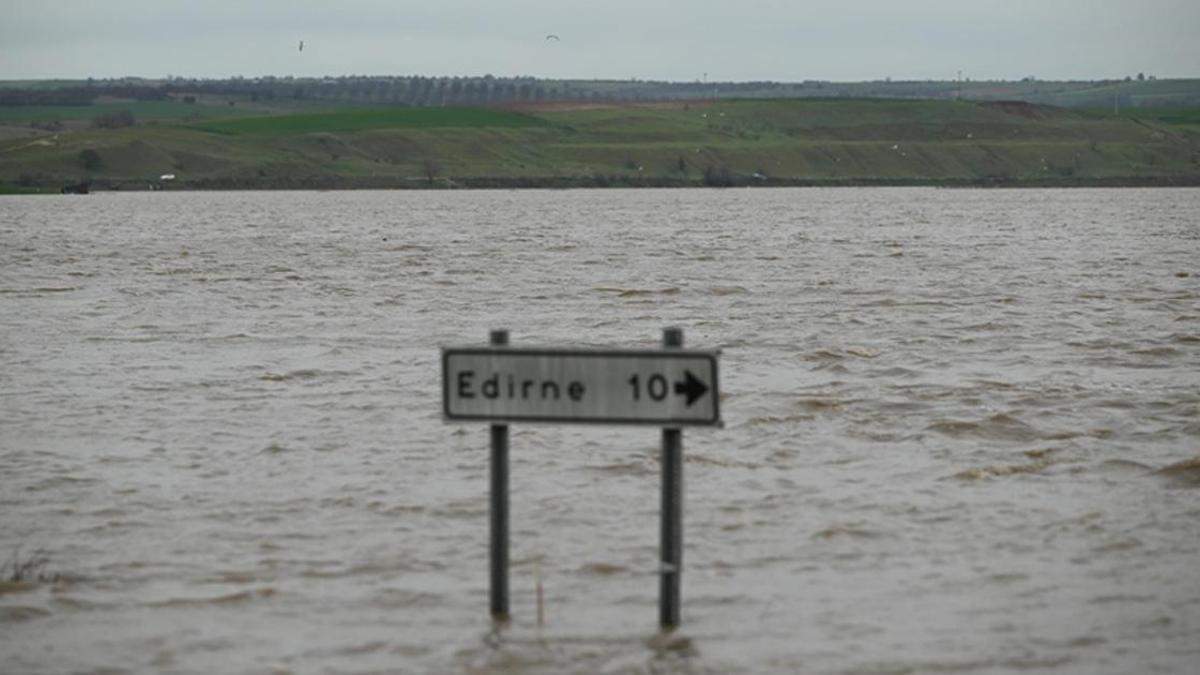 Edirne’de sağanak alarmı! Tunca Nehri’nin debisi yükseldi, Meriç Nehri’nde taşkınlar oluştu
