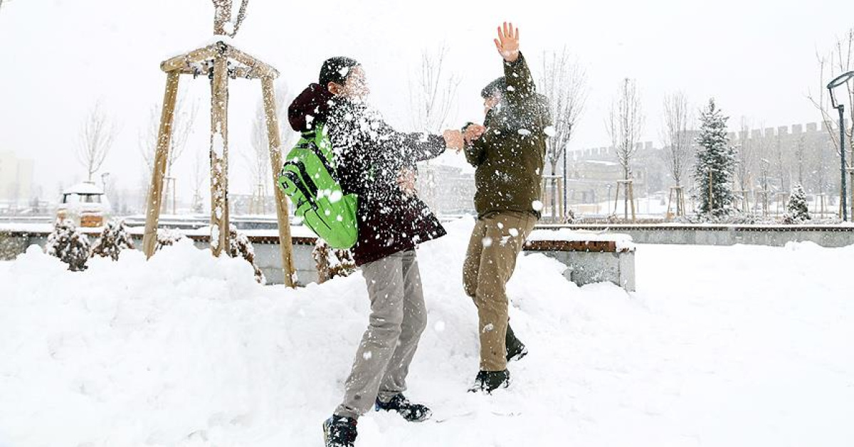 Erzurum’da 3 ilçede eğitime kar engeli