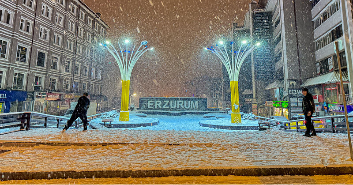 Erzurum’da kar yağışı etkili oluyor