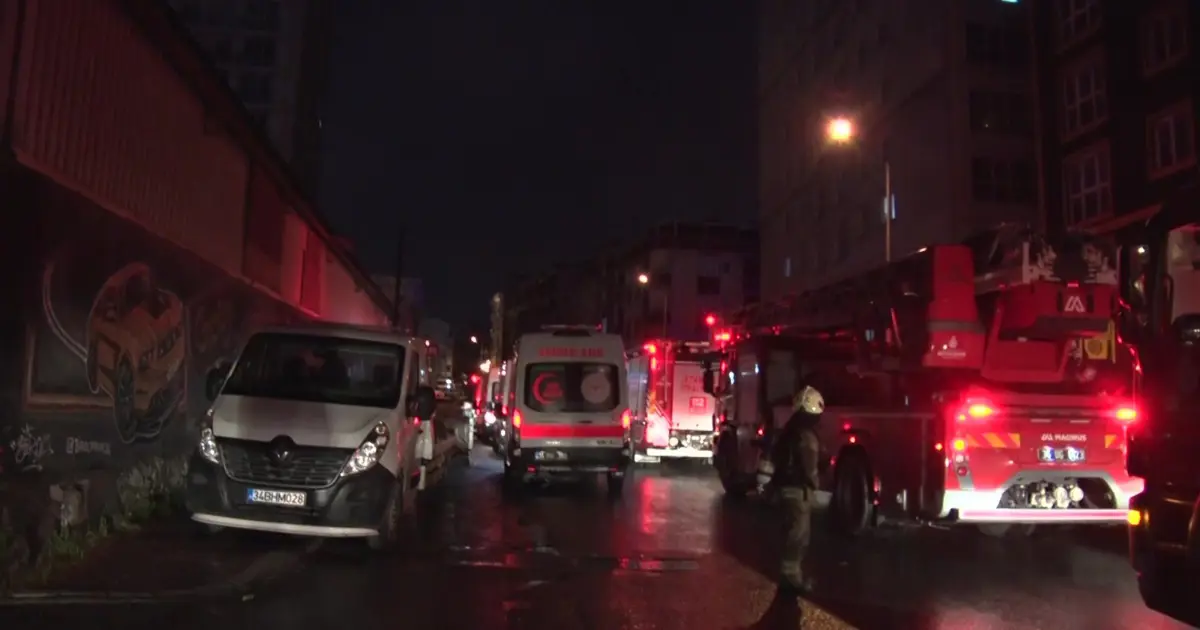 Esenyurt’ta sitede yangın paniği: 14 katlı bina boşaltıldı