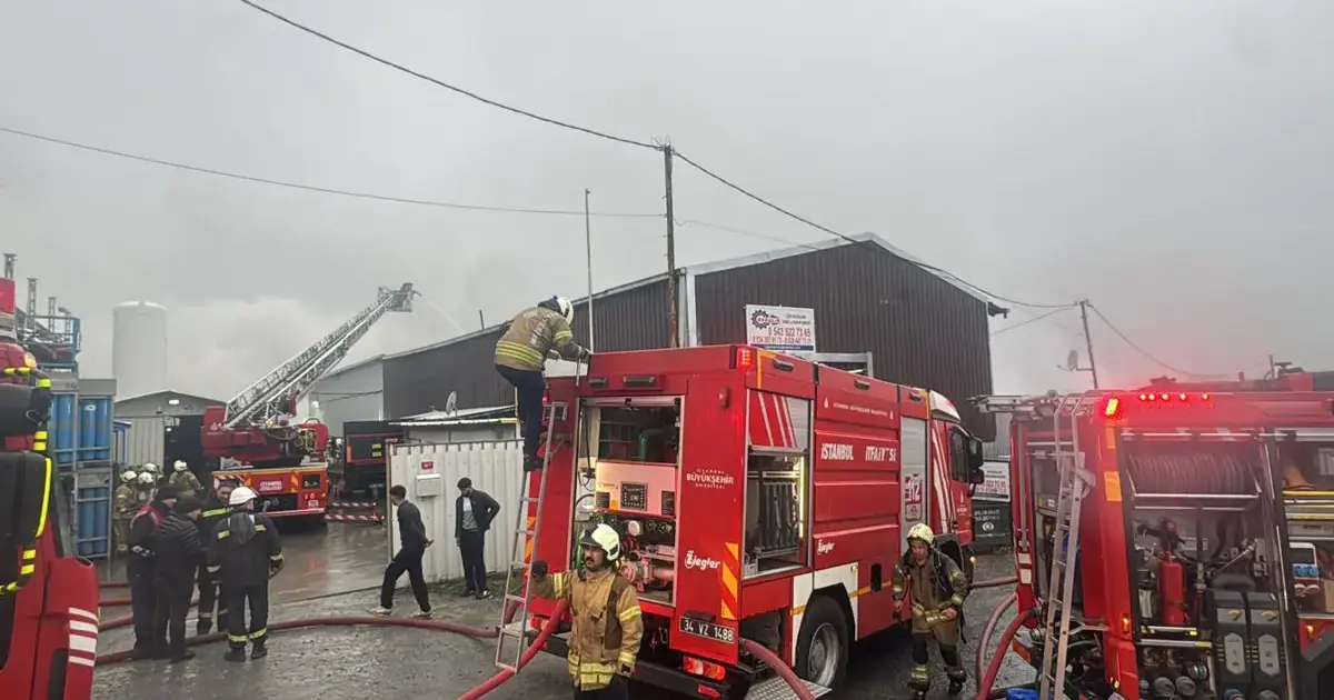 Eyüpsultan’da üç iş yerinde korkutan yangın