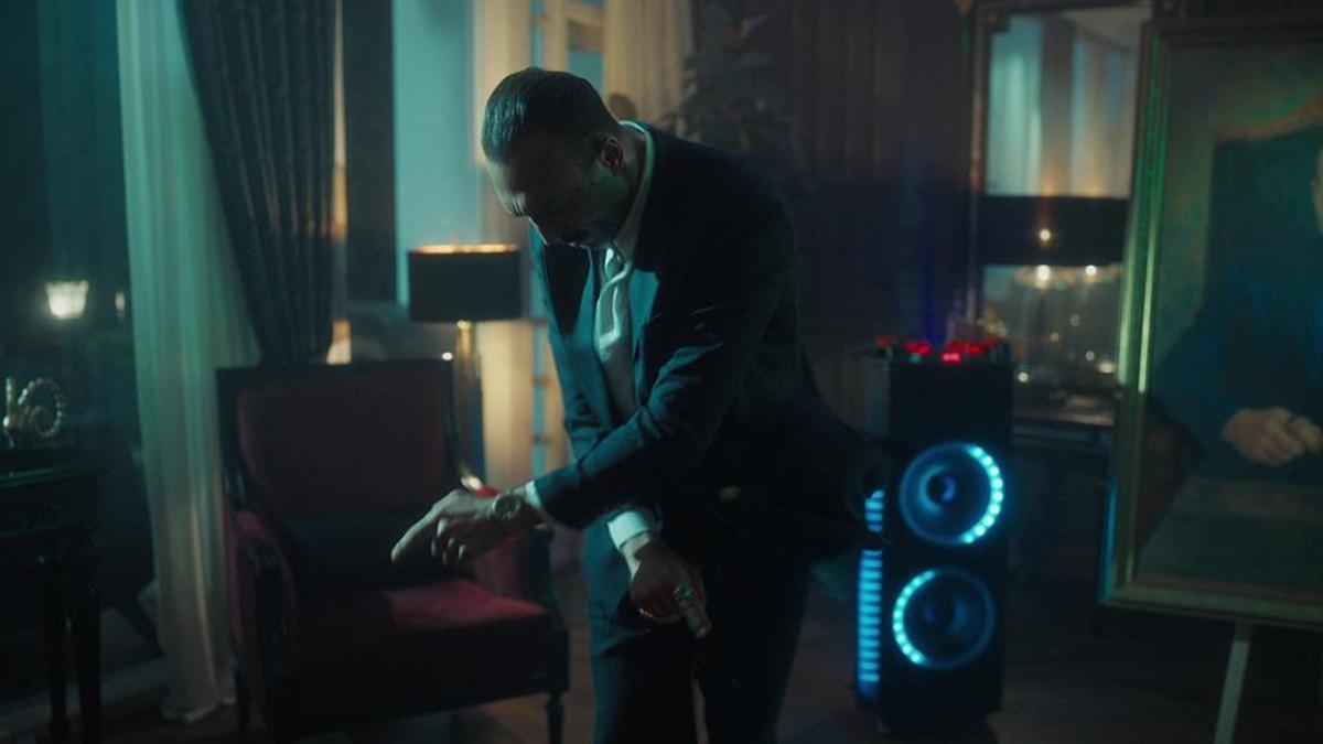 Fenerbahçe soyunma odasında Kadir Baba dansı