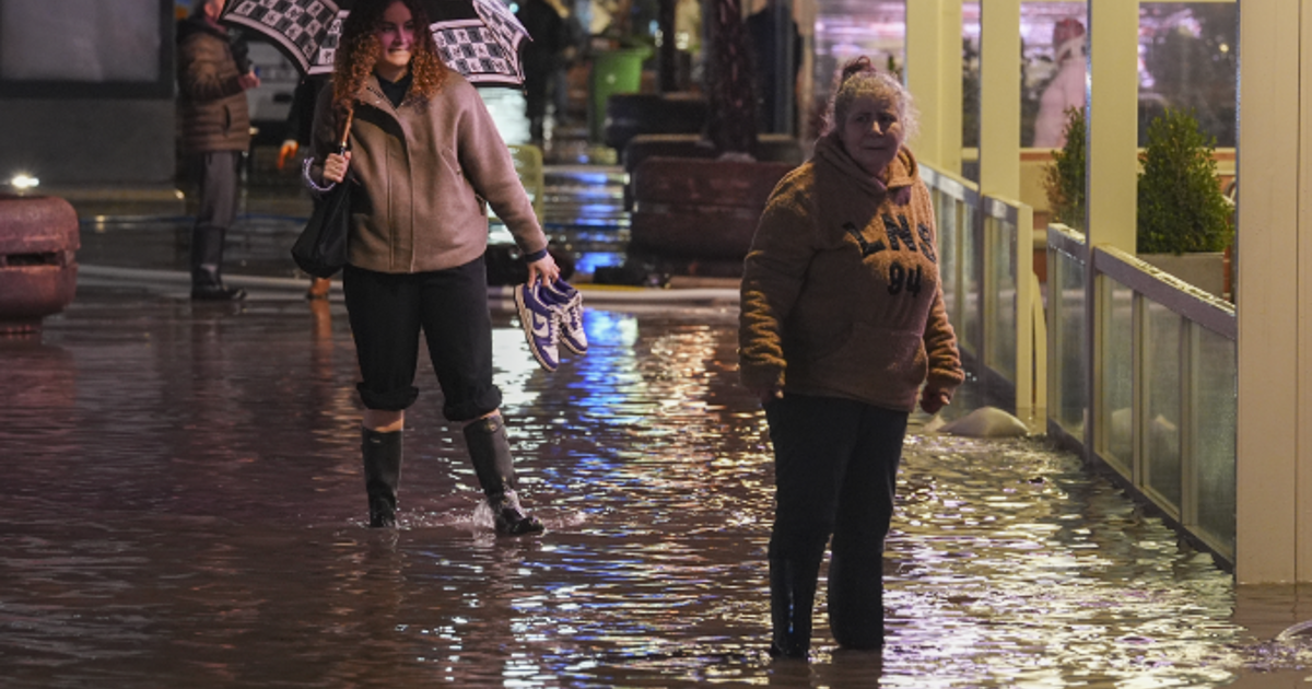 Fırtınayla birlikte kuvvetli sağanak geliyor