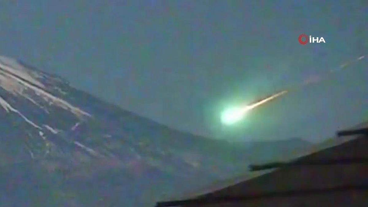 Fuji Dağı’nda dev ateş topu! Meteorun düşme anları böyle ndi