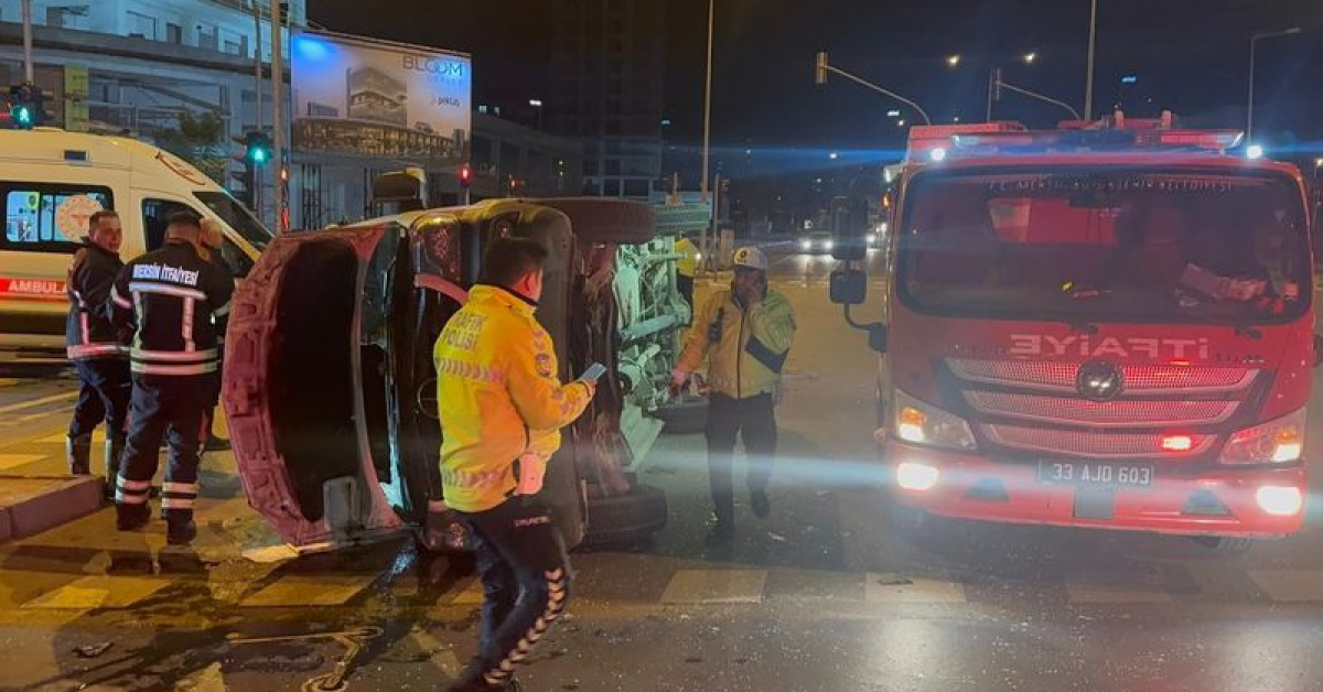 Hasta taşıyan ambulans ile cip çarpıştı: 5 yaralı