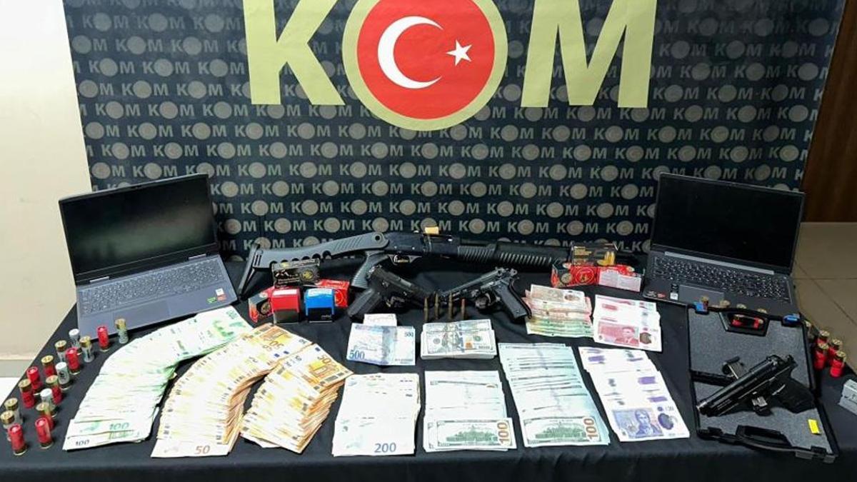 Hatay merkezli 8 ilde rüşvet operasyonu: Milyonlarca TL’lik döviz ve silah ele geçirildi