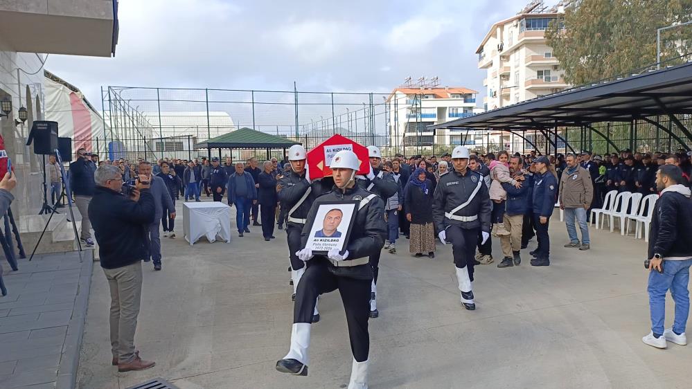 Havalimanında görevli polis memuru kalbine yenildi