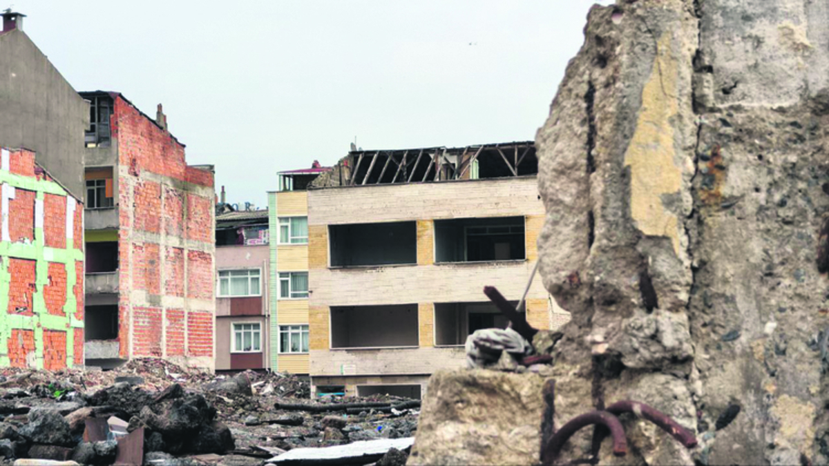 İBB’nin kentsel dönüşüm enkazı: Ev mi veriyorlar kulübe mi?