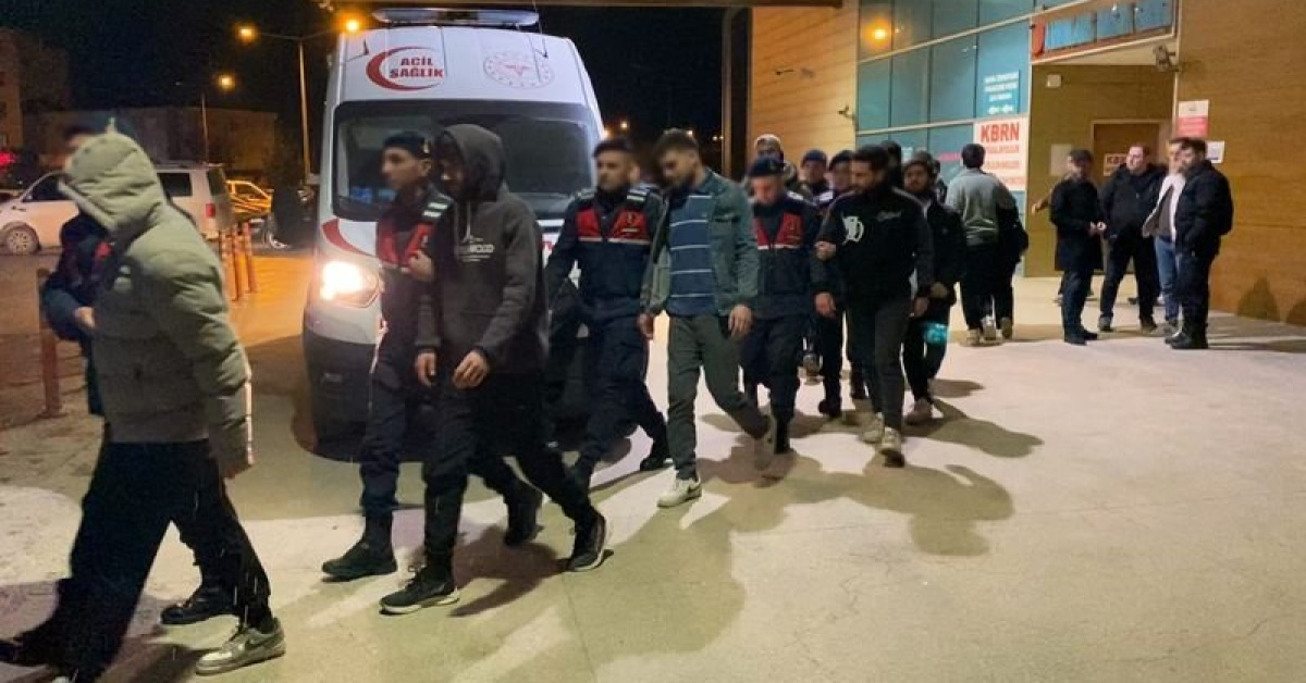 İki ilde 19 düzensiz göçmen yakalandı