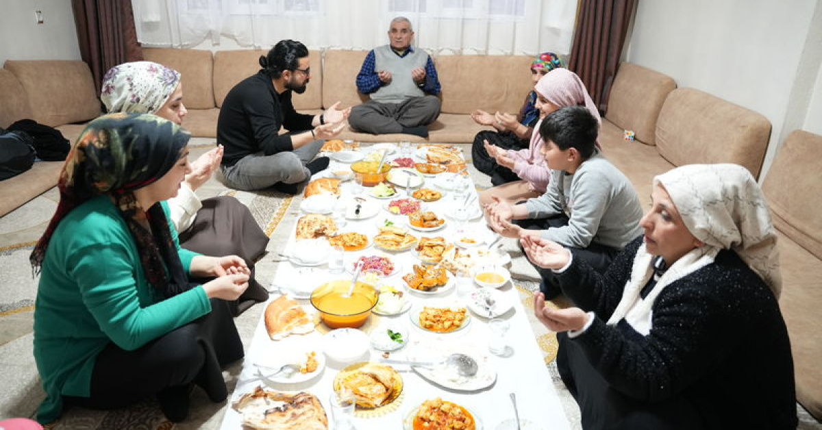 İlk iftar Şemdinli’de yapıldı