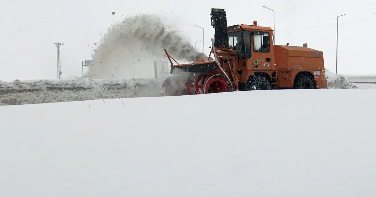 Kars’ta 77 köy yolu ulaşıma kapandı