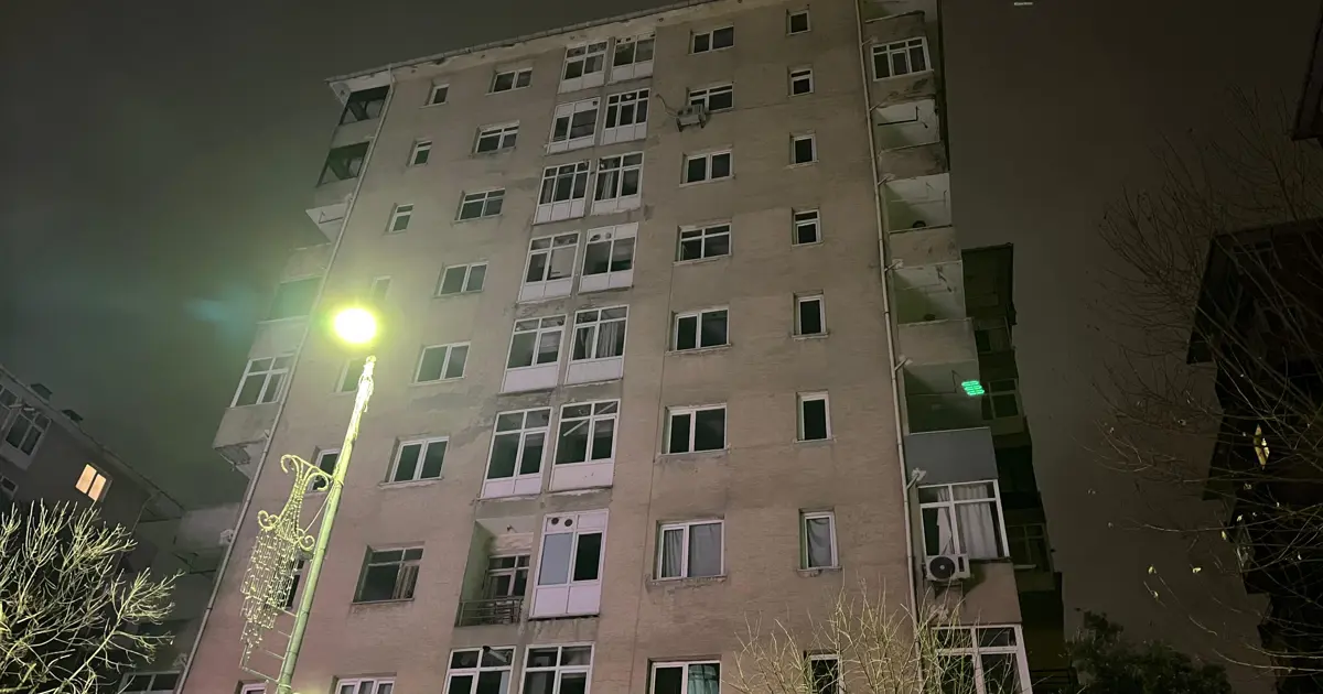 Küçükçekmece’de 10 katlı bina mühürlenip boşaltıldı