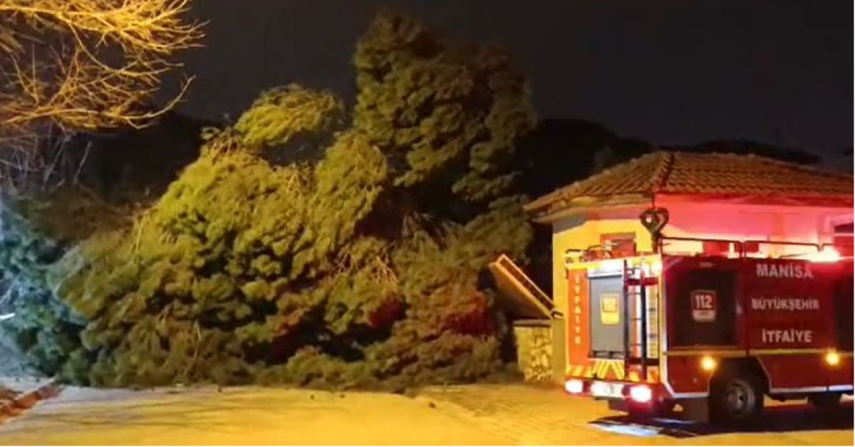 Kuvvetli fırtına hayatı olumsuz etkiledi