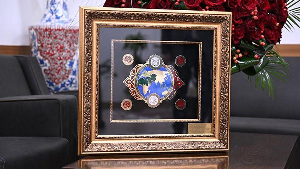 MHP lideri Bahçeli’den Cumhurbaşkanı Erdoğan’a doğum günü hediyesi: Dikkat çeken gül ve harita detayı