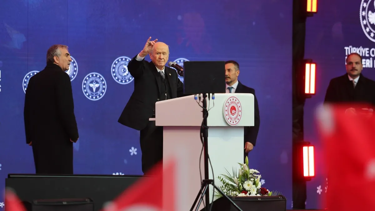 MHP lideri Bahçeli’den deprem turistlerine tepki: Devlet acze düştü diyenlerin maskesi düştü