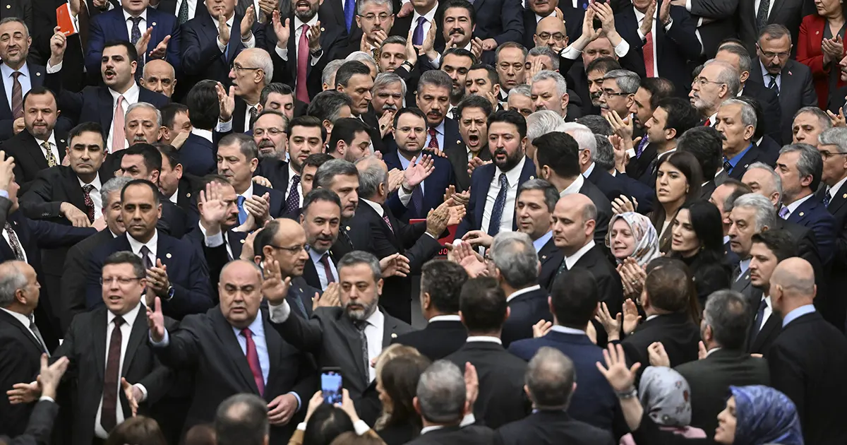 Meclis’te yemin kavgası. CHP’li Emir: Yemin tutanaklara geçmemiştir, geçersizdir