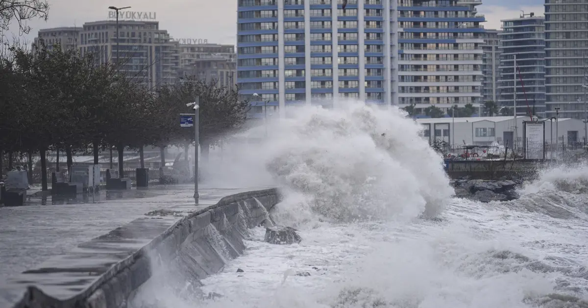 Meteorolojiden denizlerde fırtına uyarısı. Feribot seferleri iptal ediliyor